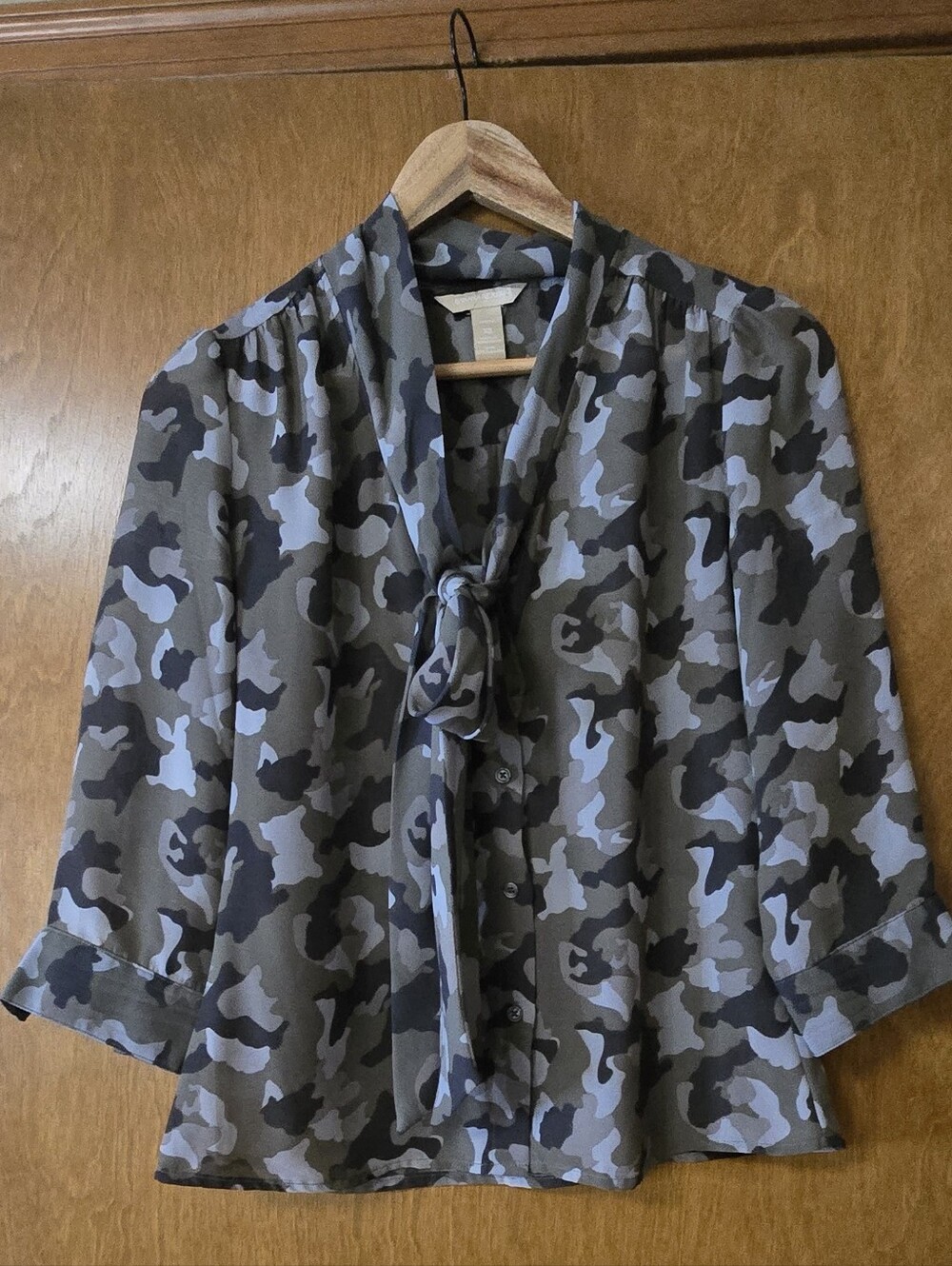 BANANA REPUBLIC Sheer Green Camo 3/4 Sleeve Tie Front Blouse Women's XS